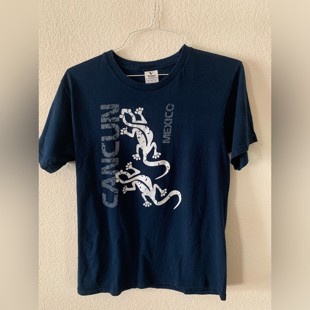 CANCUN Tshirt (medium).